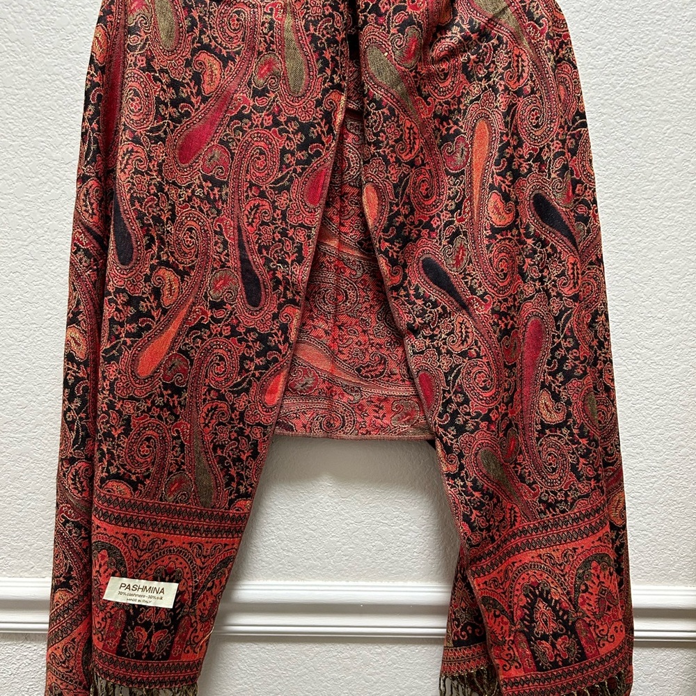 Pashmina NWOT 28 x 72 New cashmere and silk ITALY